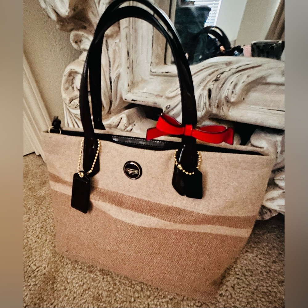 NWT SIGNATURE STRIPE WOOL STRIPE TOTE
